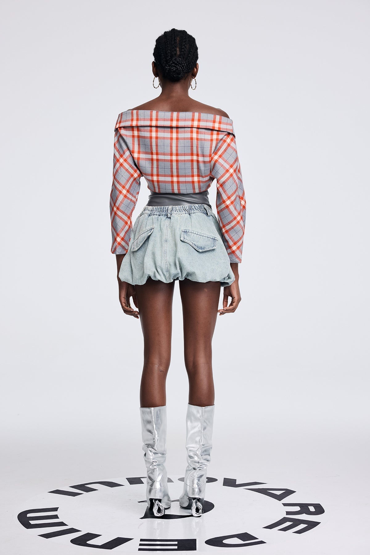 Sara Düşük Omuz Tasarım Üst