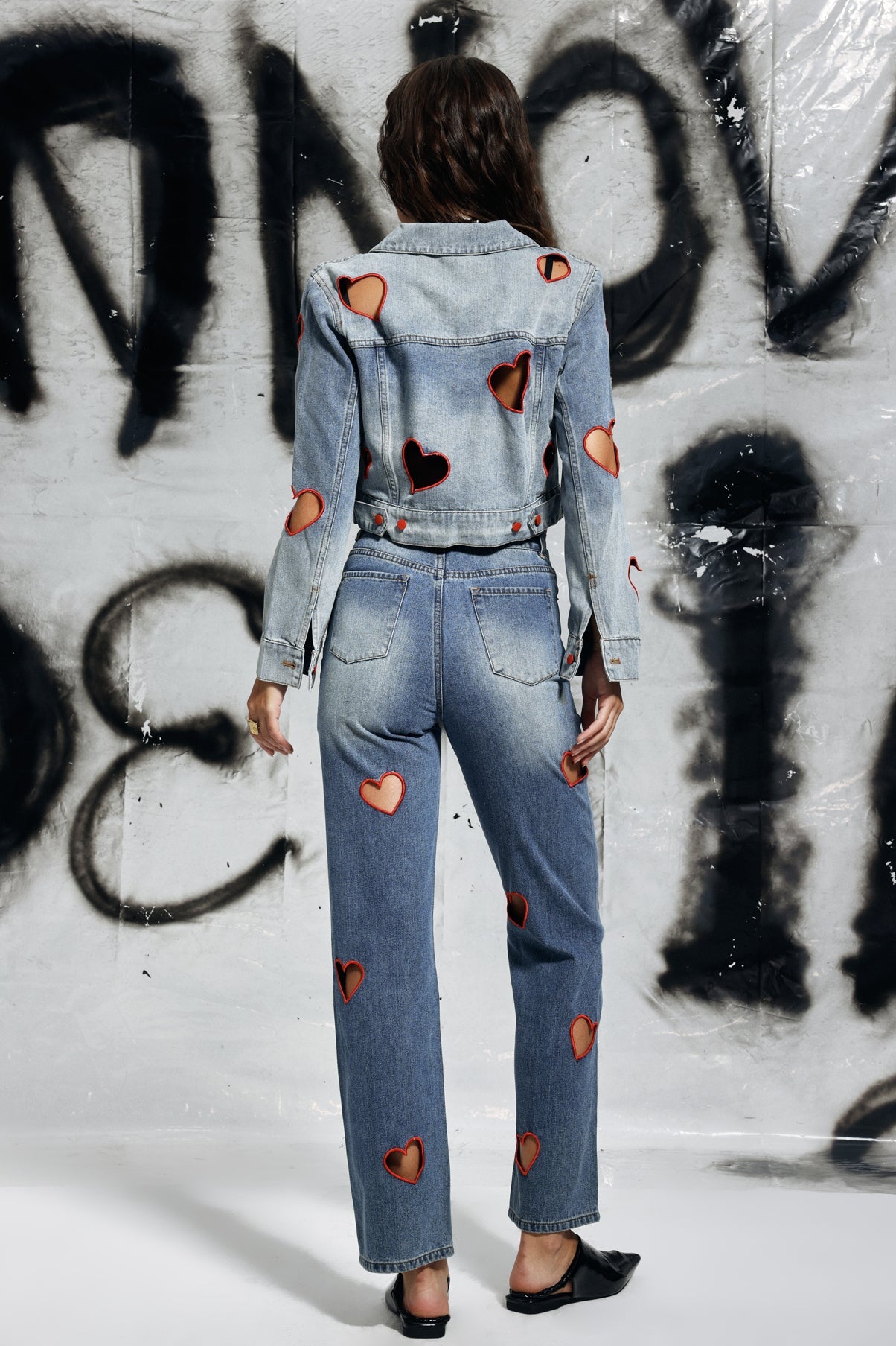 Dora Kalp Detaylı Kesik Kot Pantolon