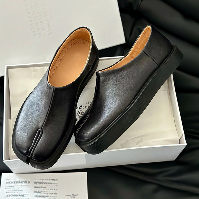 Tasarım tek adımlı bölünmüş burunlu unisex ayakkabılar