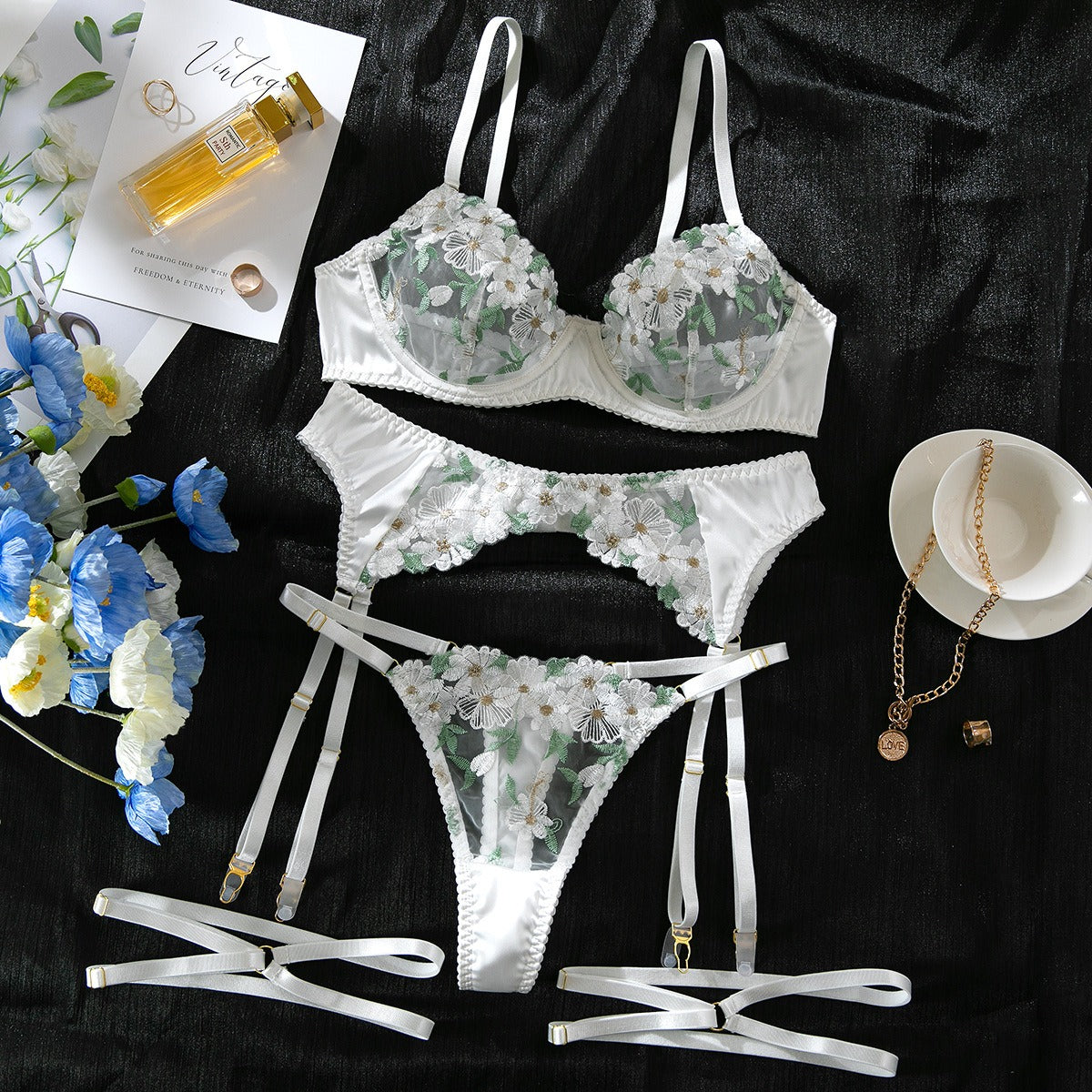 White Floral Panther Takım