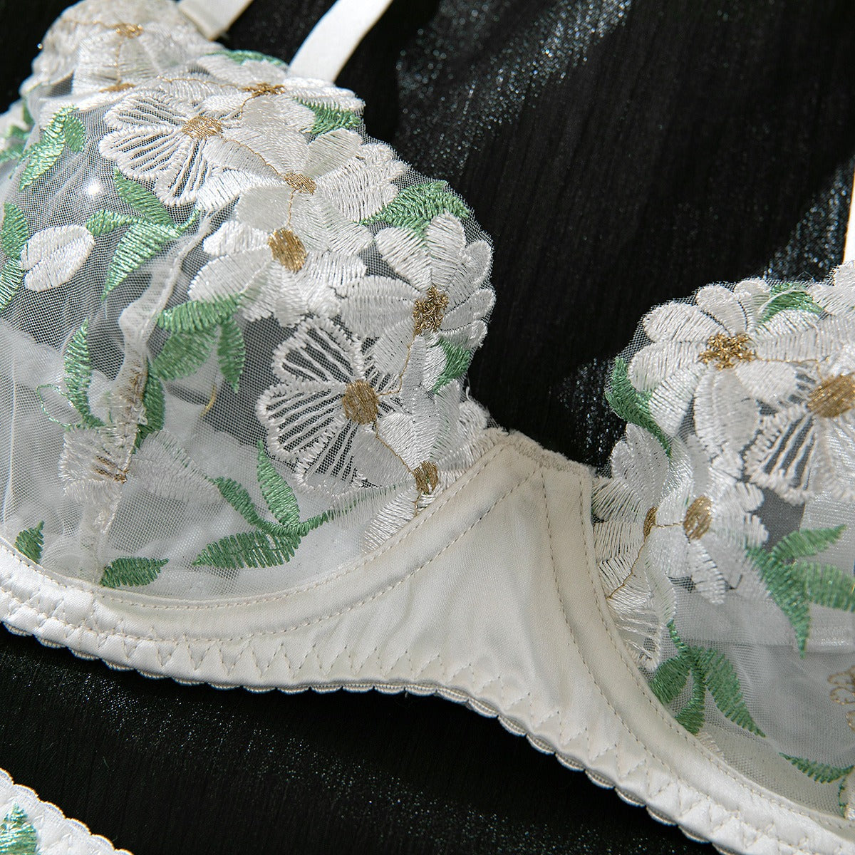 White Floral Panther Takım