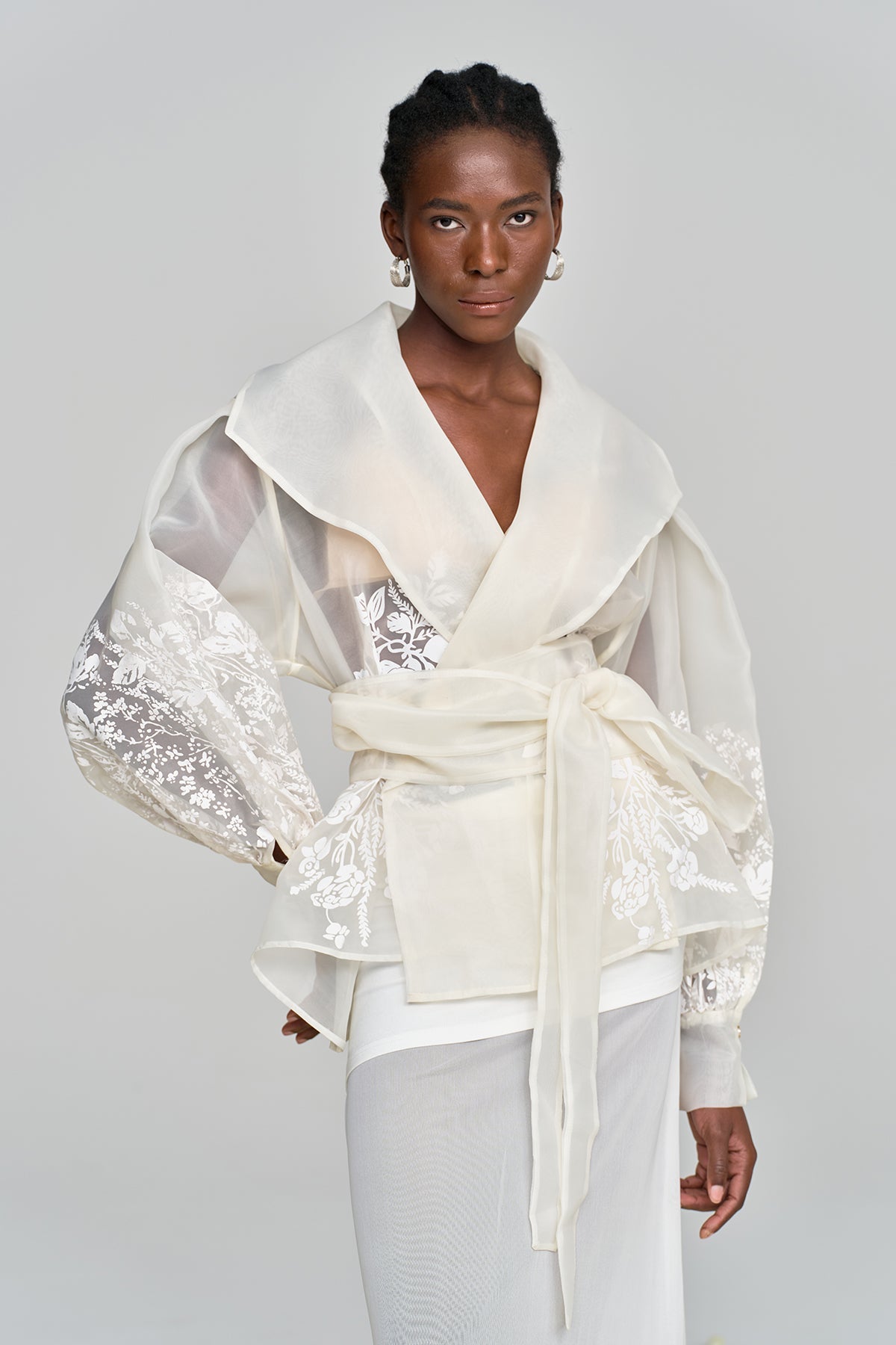 Amil Bağlamalı Çiçekli Yakalı Gömlek