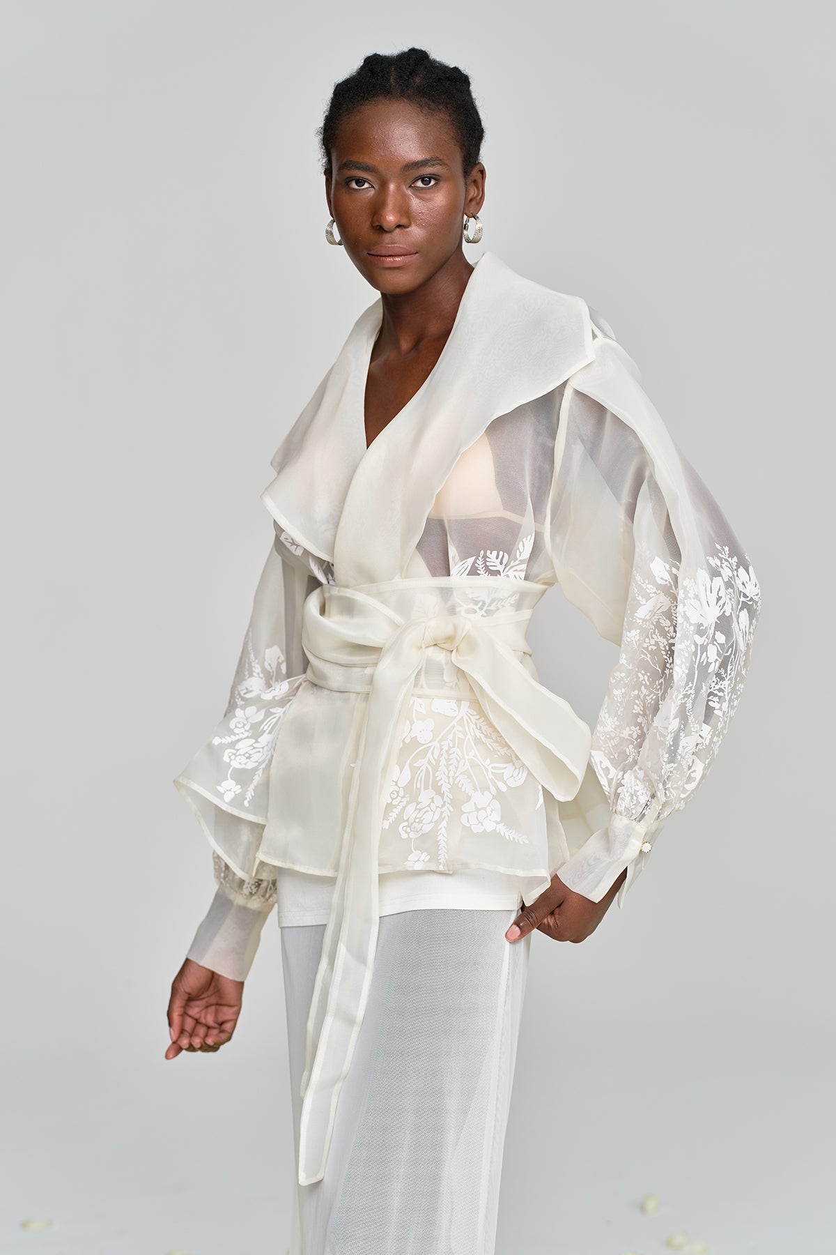 Amil Bağlamalı Çiçekli Yakalı Gömlek