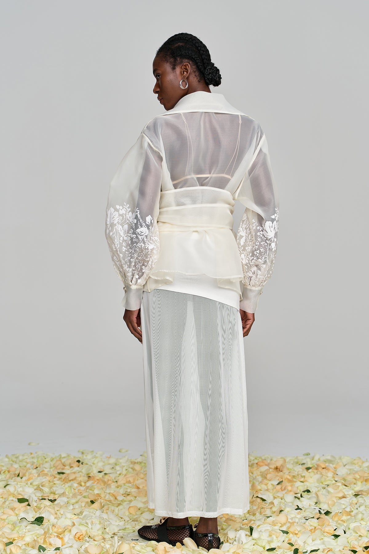 Amil Bağlamalı Çiçekli Yakalı Gömlek