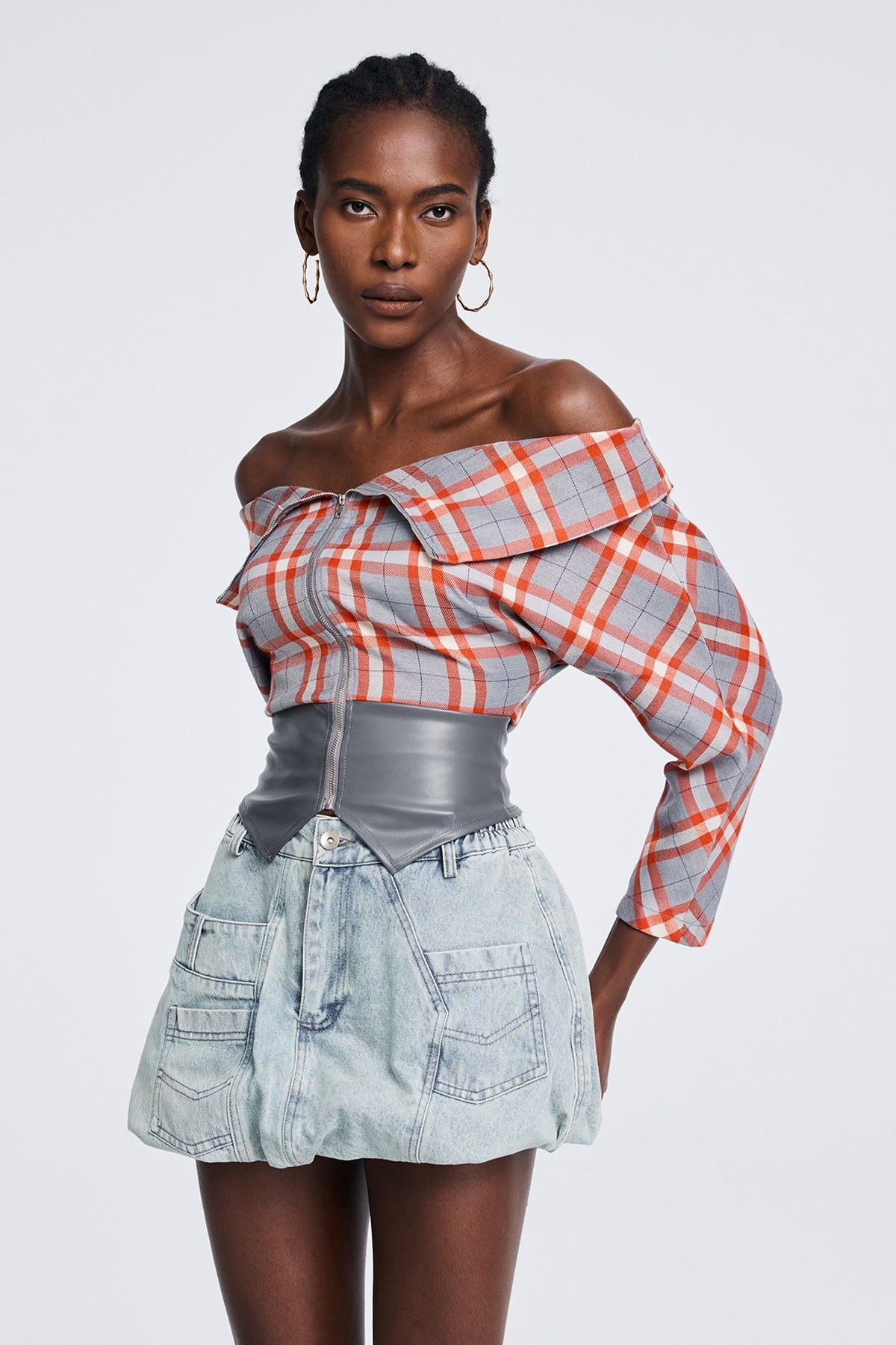 Sara Düşük Omuz Tasarım Üst