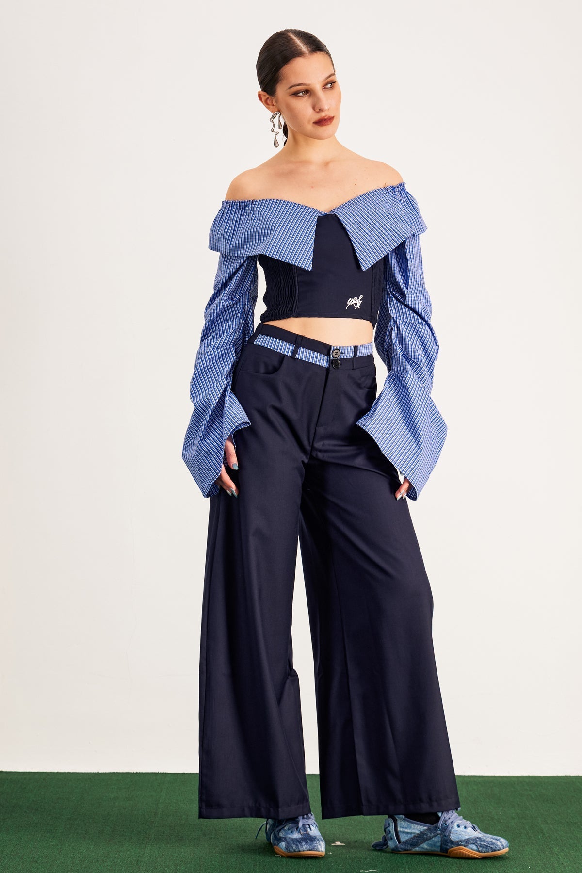 Shoulder Detail Yarım Üst
