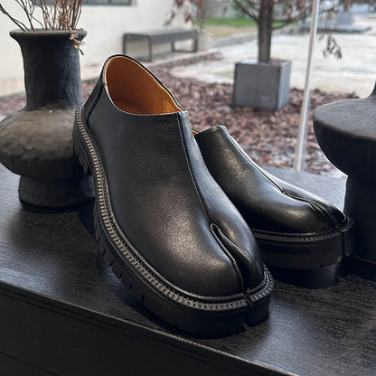 Tasarım tek adımlı bölünmüş burunlu unisex ayakkabılar