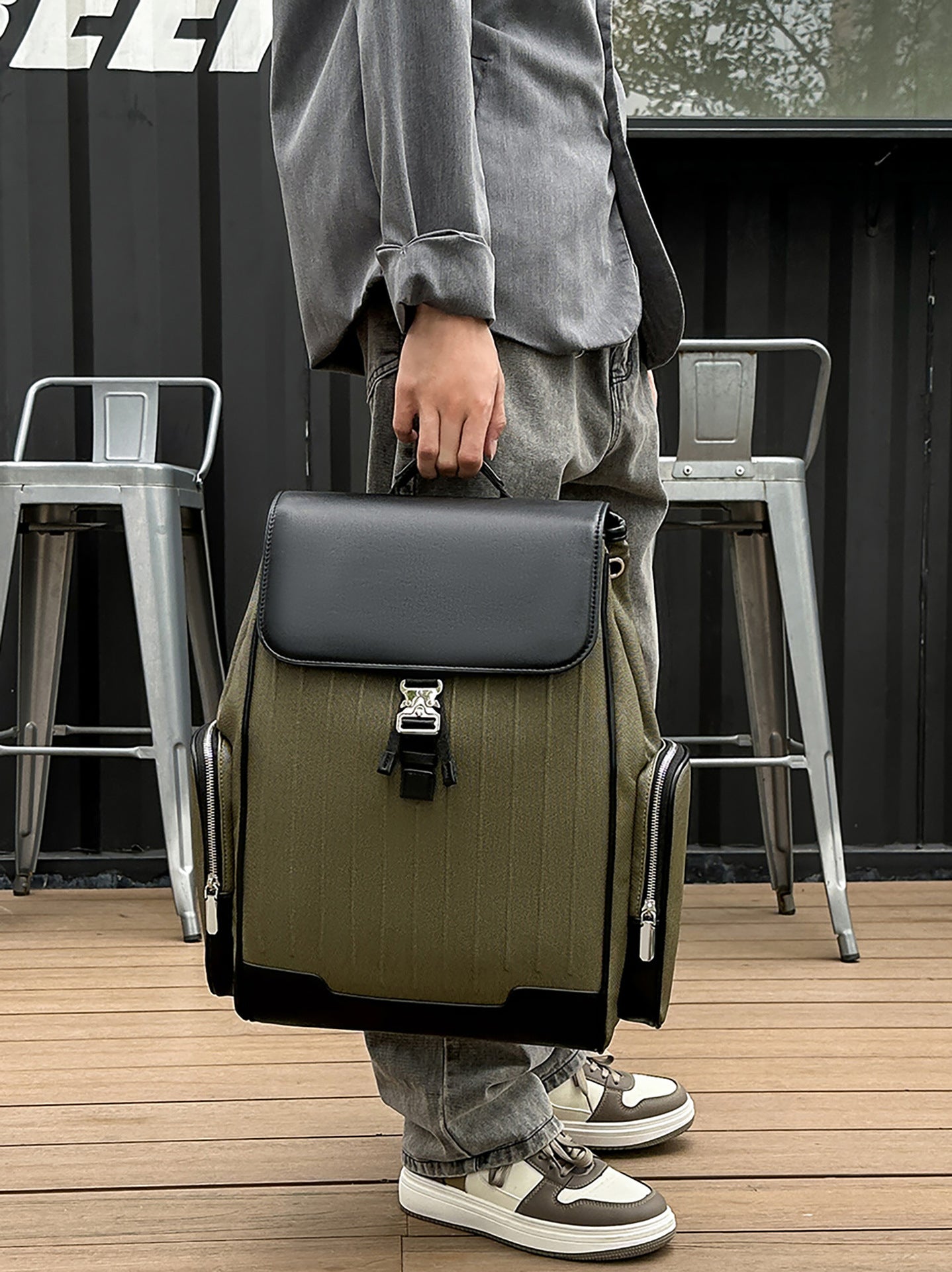 The Luzz üst düzey erkek çantası