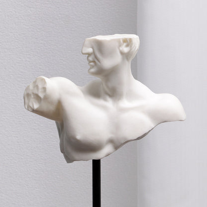erkek heykeli veranda dekoratif sanat eseri