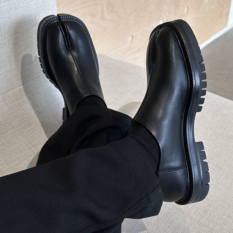 Tasarım tek adımlı bölünmüş burunlu unisex ayakkabılar