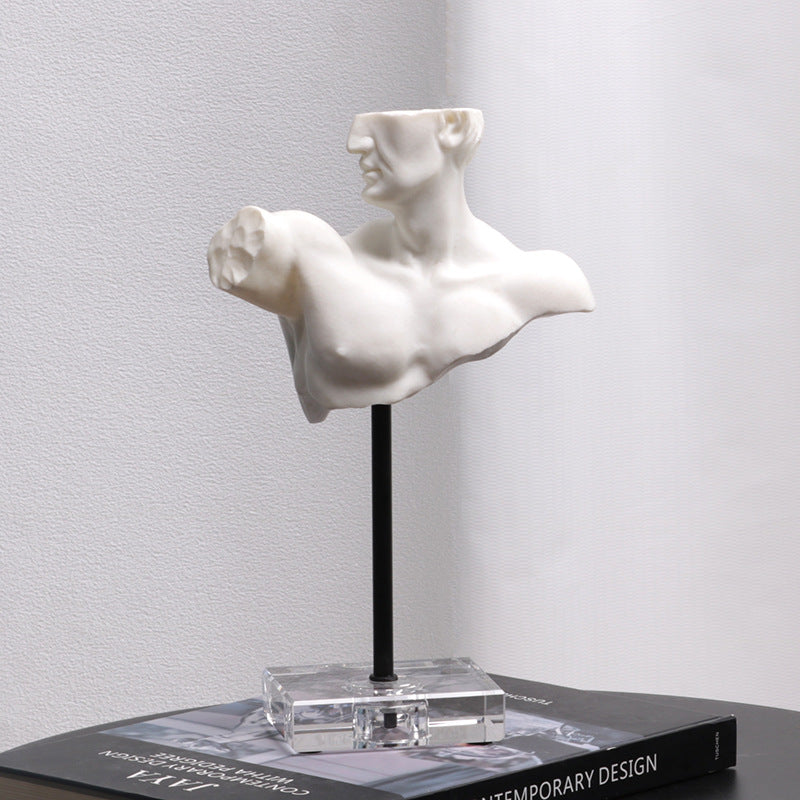 erkek heykeli veranda dekoratif sanat eseri