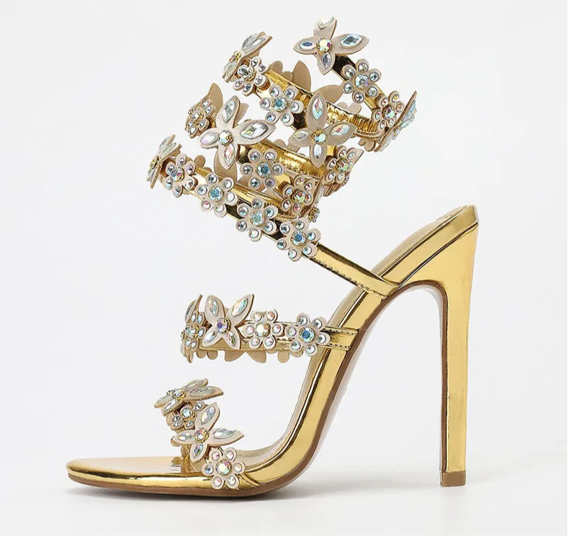 Signature Walk Taş ve Kelebek Dekorlu Topuklu Ayakkabı
