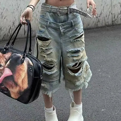 Çift Bel Tasarımlı Geniş Paça Yırtık Kot Şort