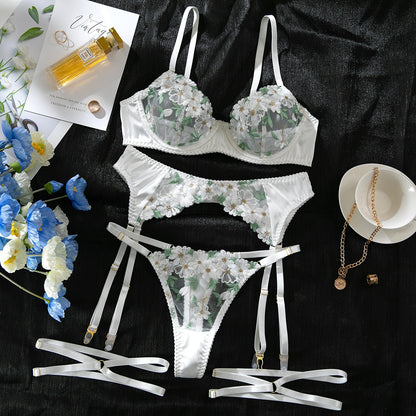 White Floral Panther Takım