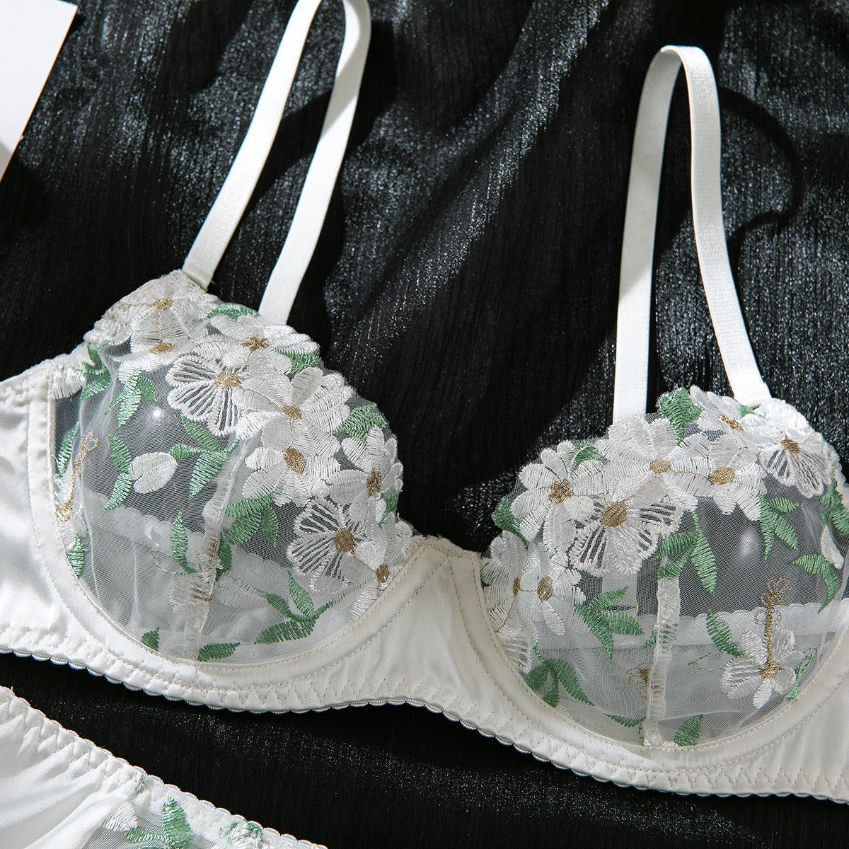 White Floral Panther Takım