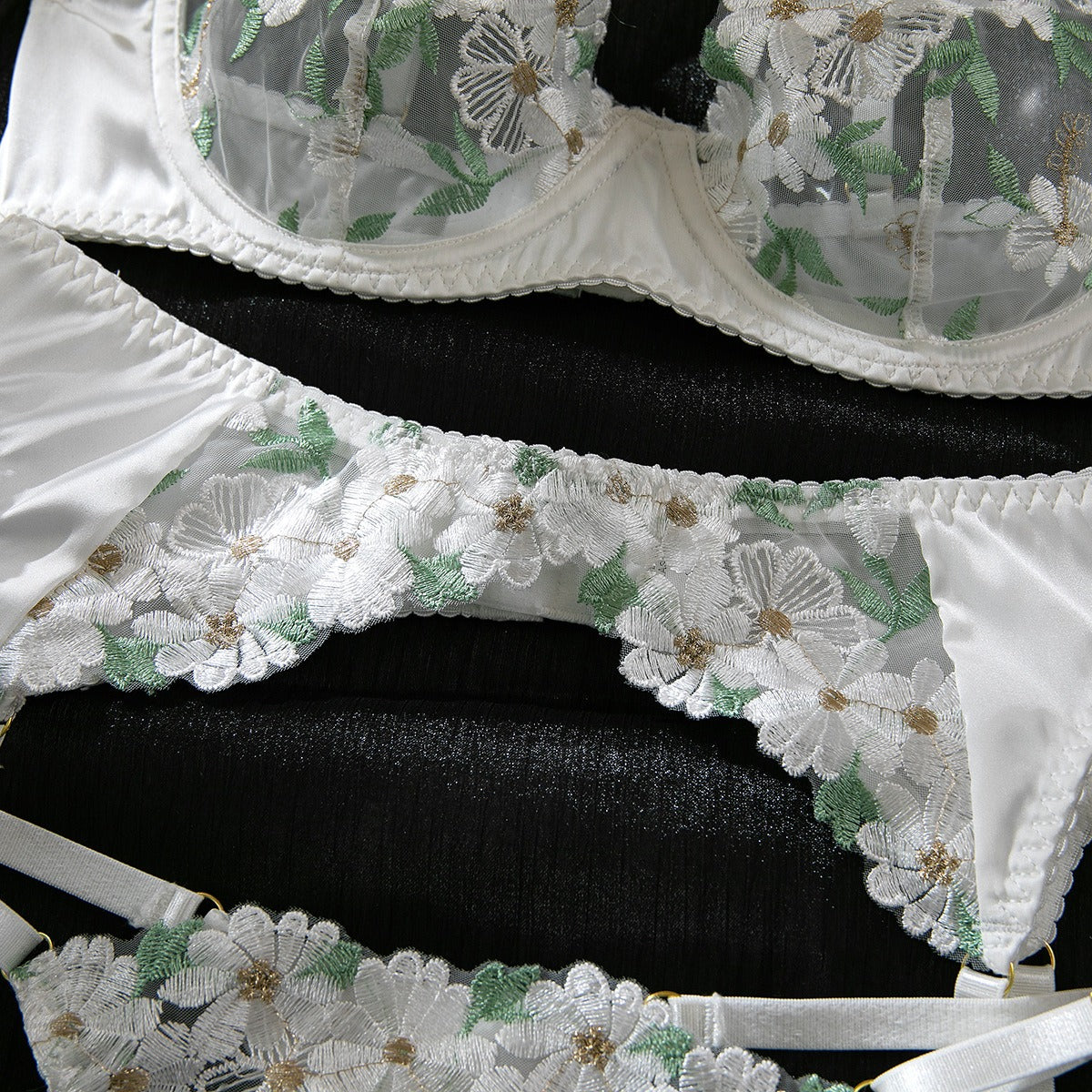 White Floral Panther Takım